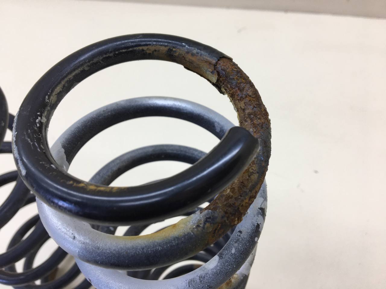 Пружина задняя Mitsubishi Lancer 9  (CS/Classic) 2000-2011