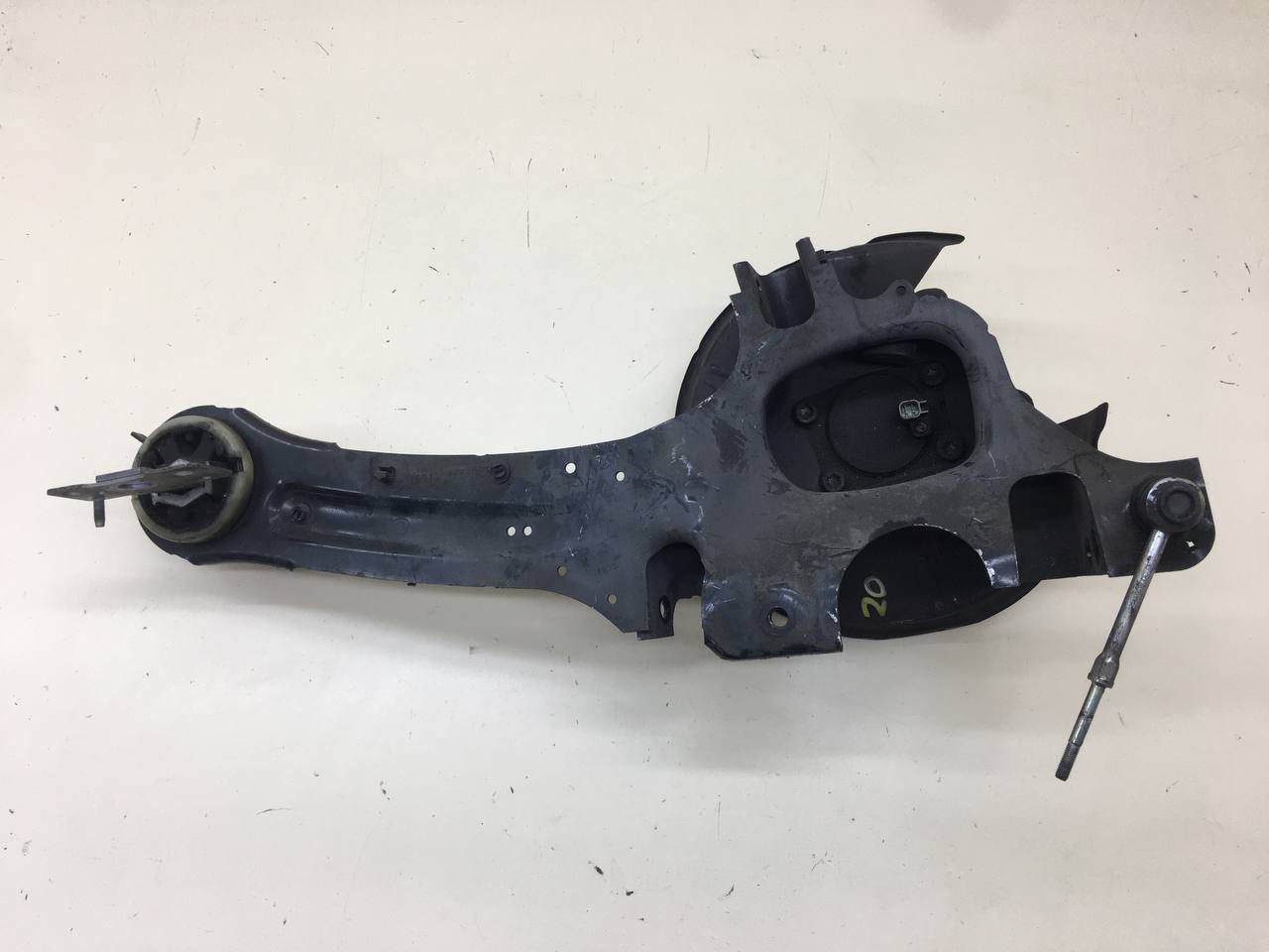 Рычаг задний продольный правый Volvo XC60 2008-2017