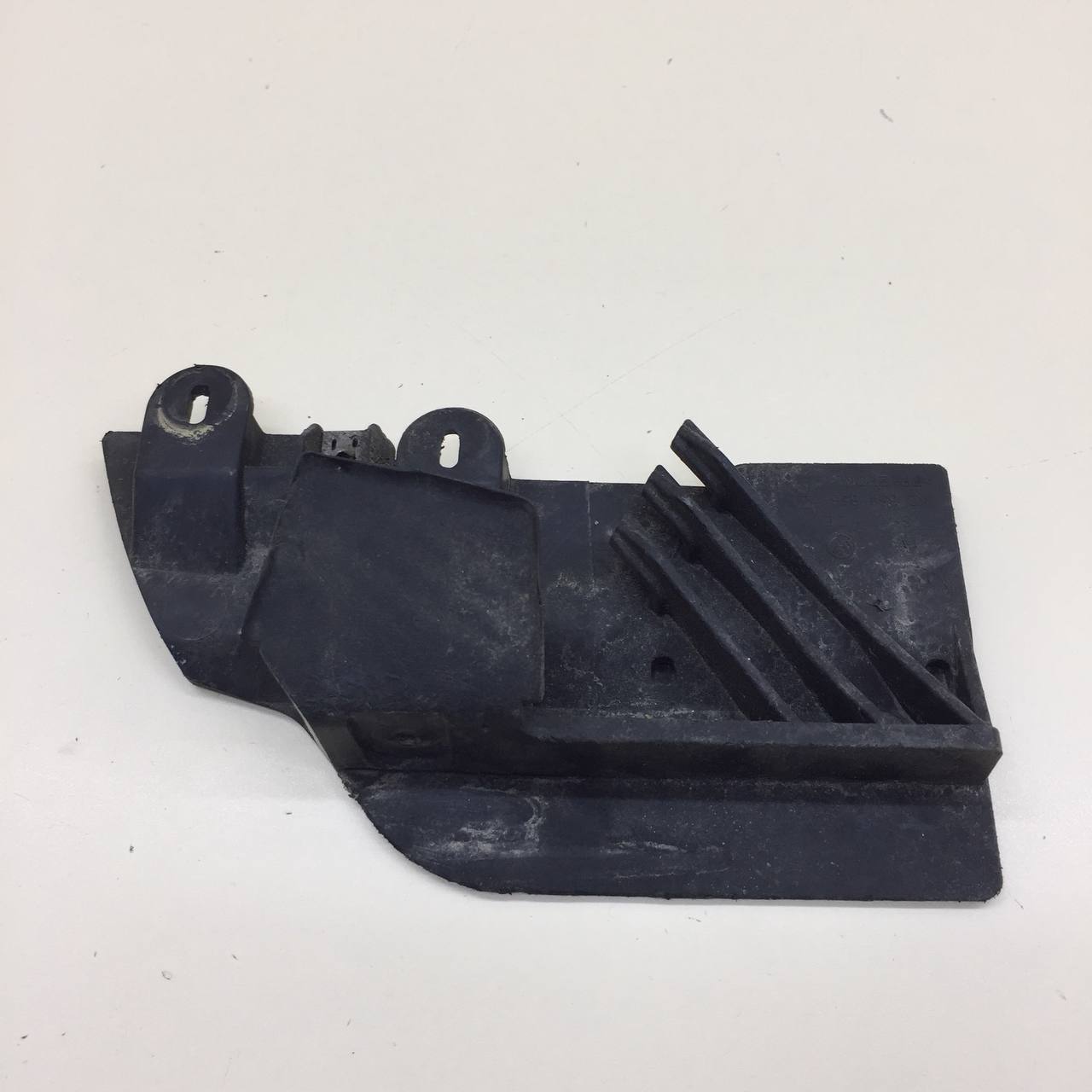 Брызговик задний правый Volkswagen Scirocco 2009-2015