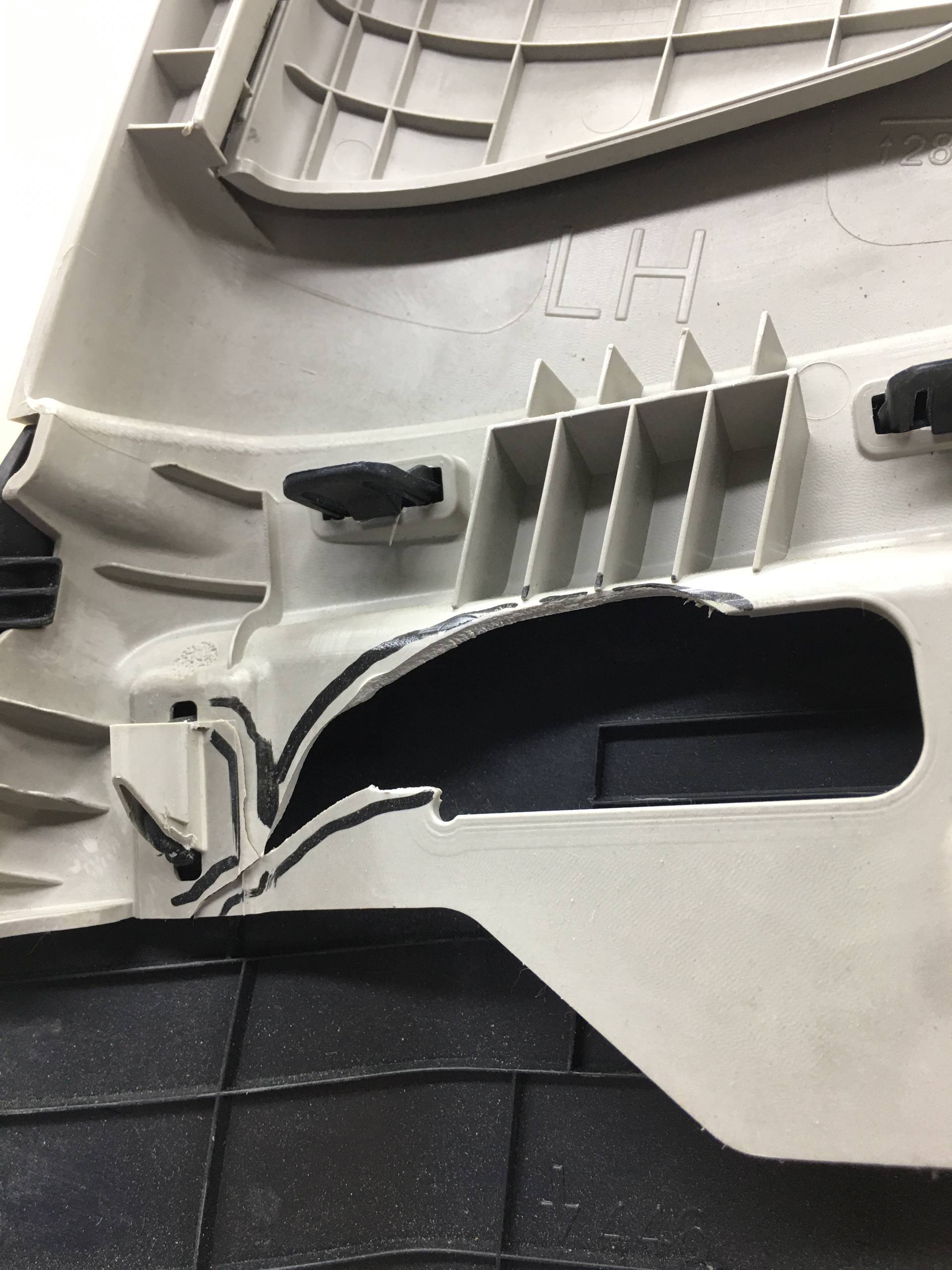 Обшивка стойки Kia K5 (DL3) 2019>