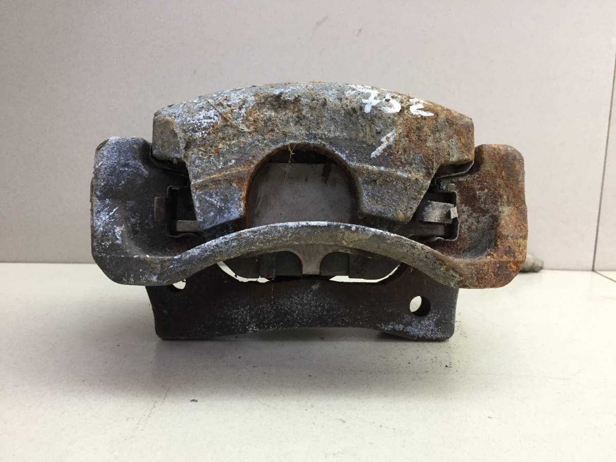 Суппорт передний левый Toyota Progres (G10) 1998-2007