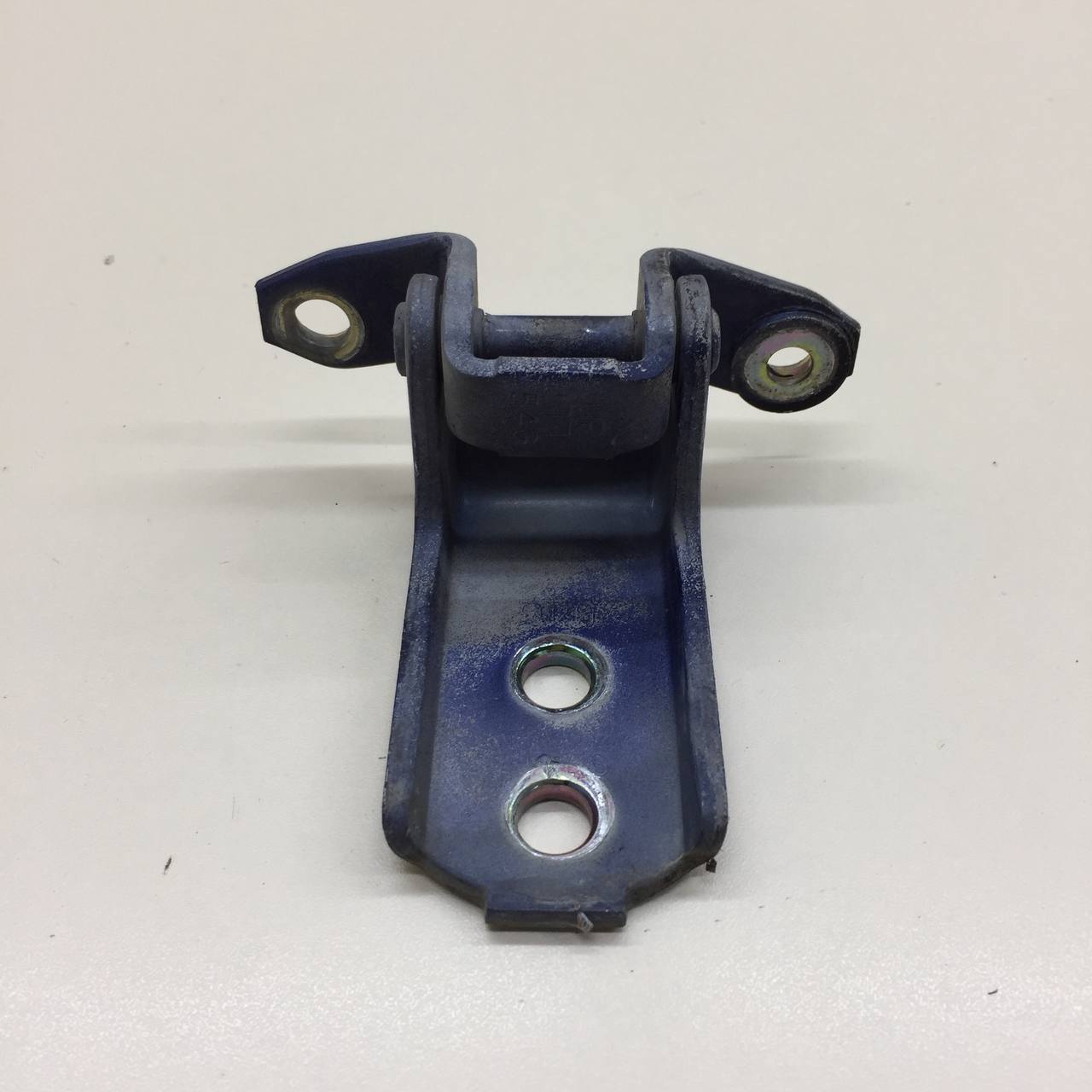 Петля двери передней правой верхняя Suzuki Liana 2001-2007