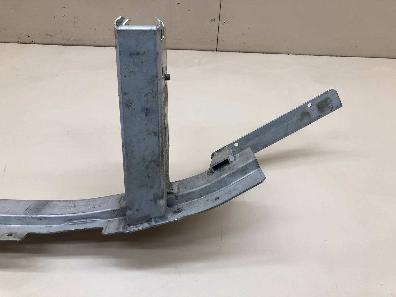 Усилитель переднего бампера BMW X7 G07 2018>