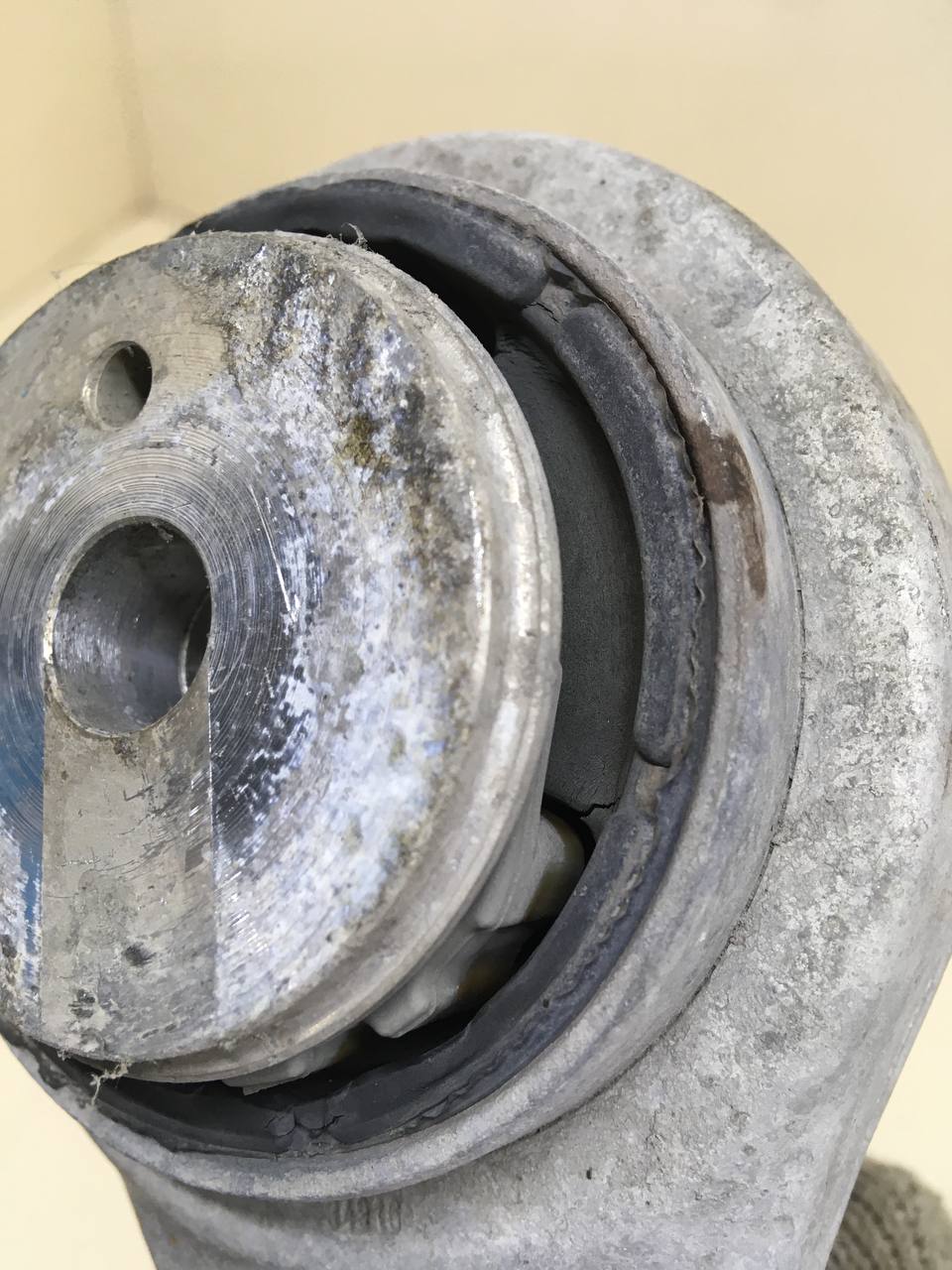 Рычаг передний Jaguar XE (760) 2014-2021