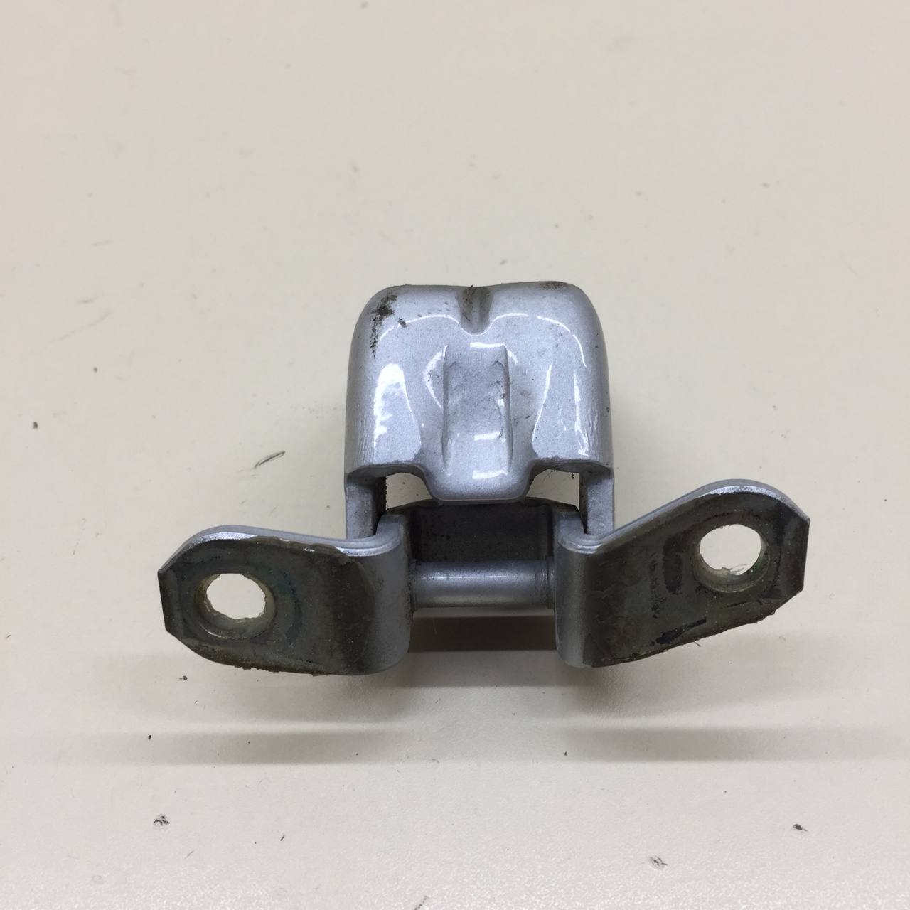 Петля двери передней правой верхняя Nissan Maxima (a36) 2015-2023