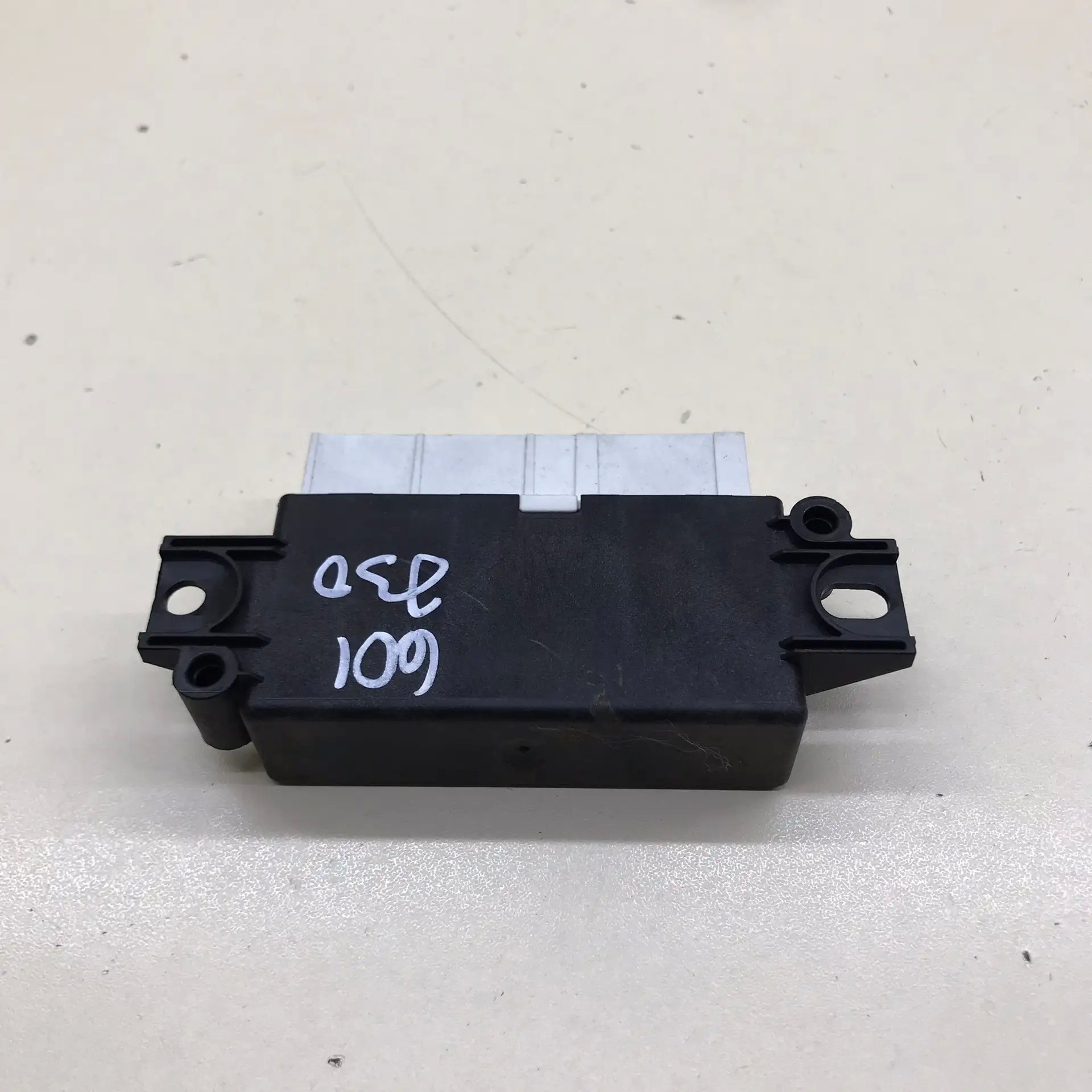 Блок управления парктроником Skoda Octavia (A7) 2013>