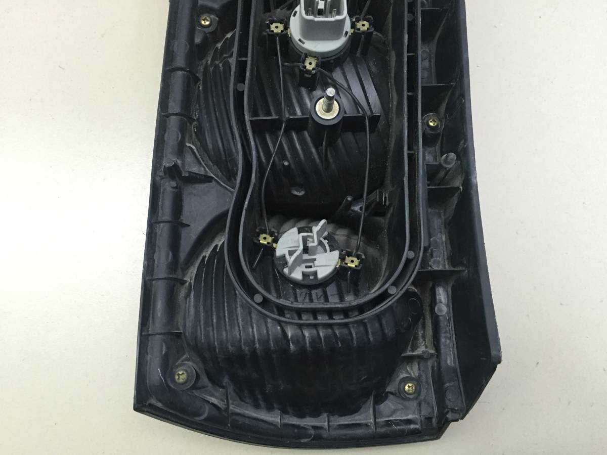 Фонарь задний правый Toyota Raum (Z10) 1997-2003