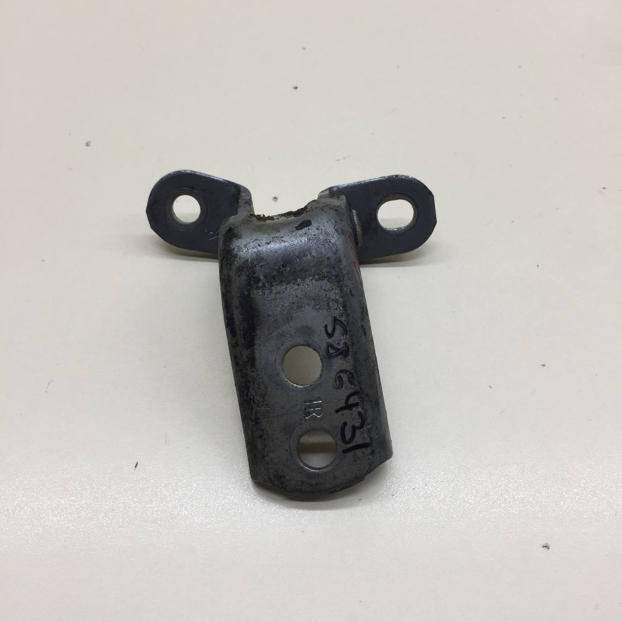 Петля двери передней правой верхняя Toyota Camry (XV50) 2011-2017