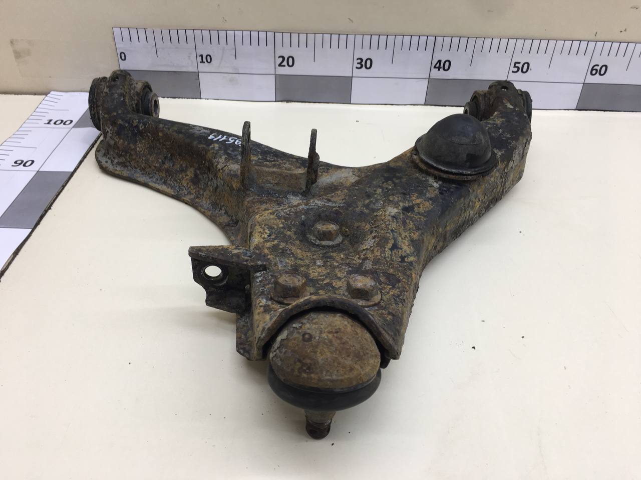 Рычаг передний нижний левый Mitsubishi L200 (KB) 2006-2016