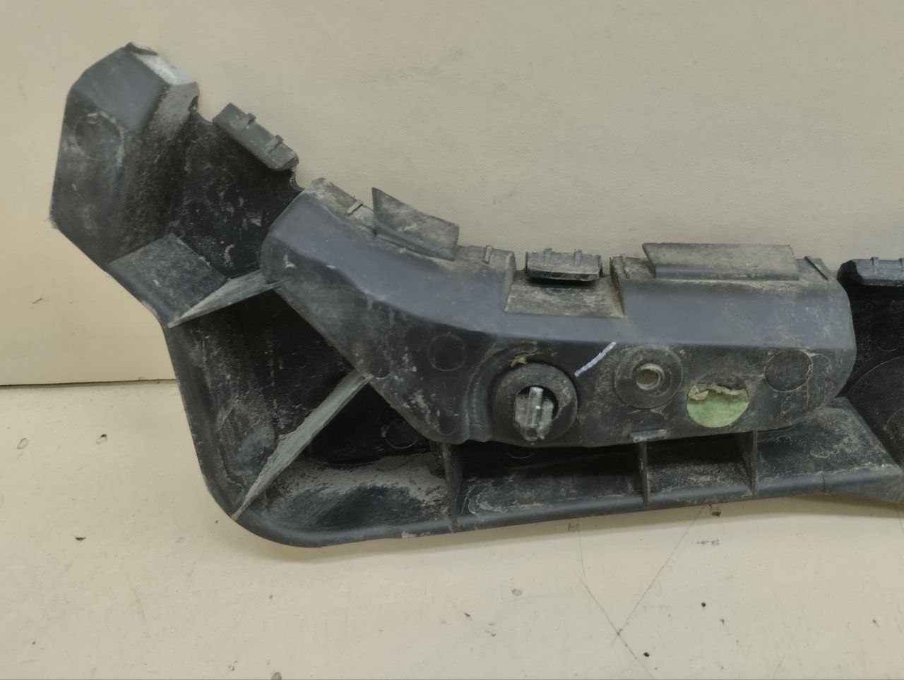 Кронштейн заднего бампера левый Renault Symbol (2) 2008-2012