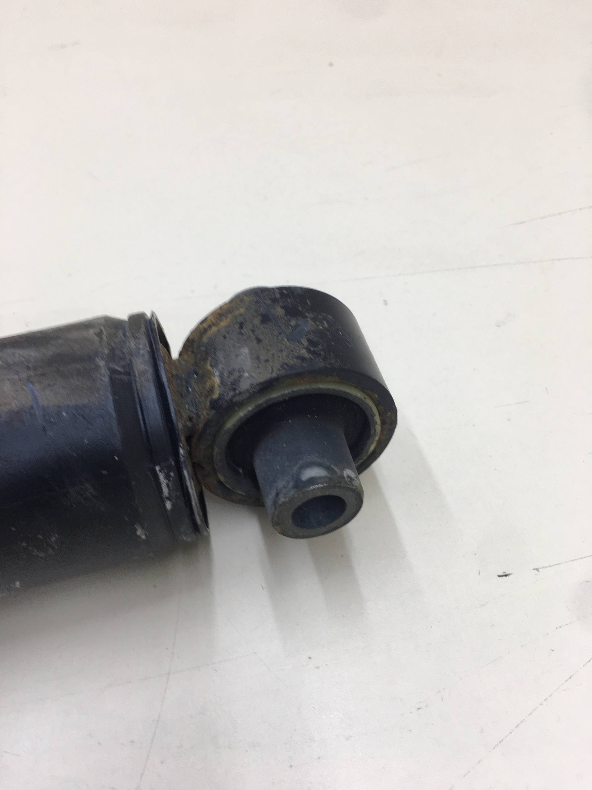 Амортизатор задний Nissan Qashqai (J11) 2014>