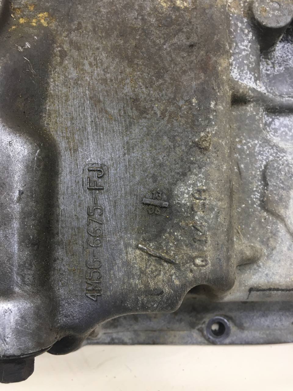 Поддон масляный двигателя Ford C-MAX 2003-2010