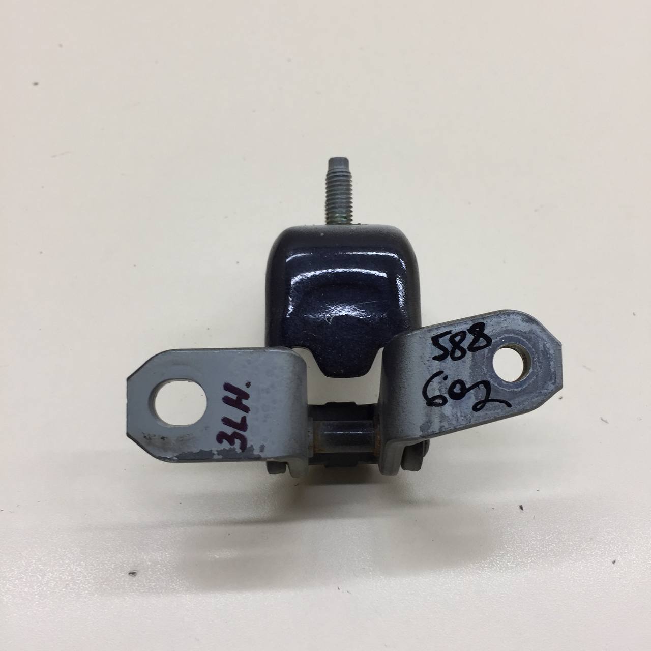 Петля двери задней левой нижняя Suzuki Grand Vitara 2005-2015