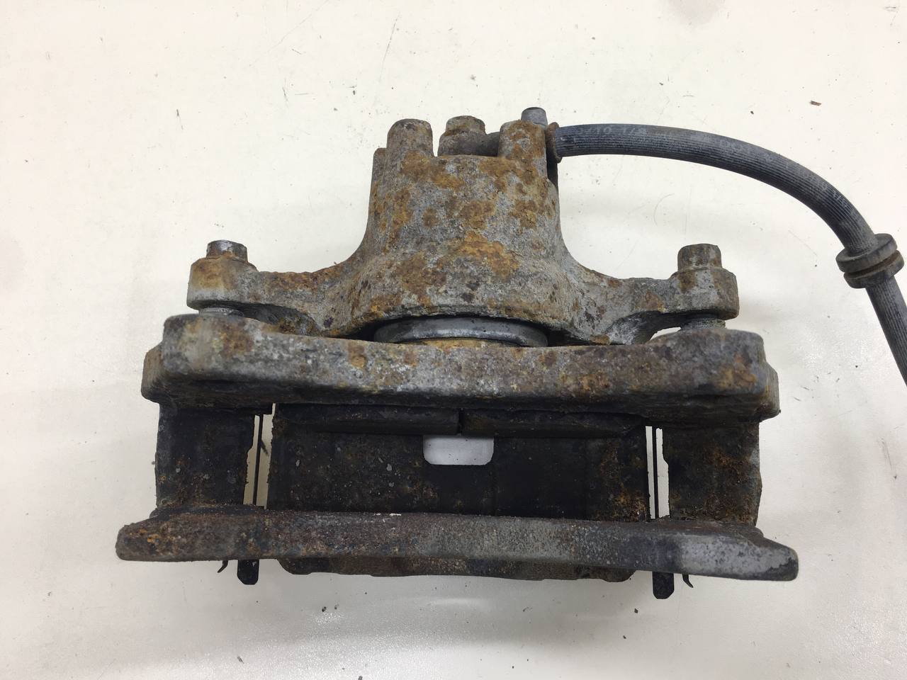 Суппорт передний правый Mitsubishi ASX (GA) 2010>