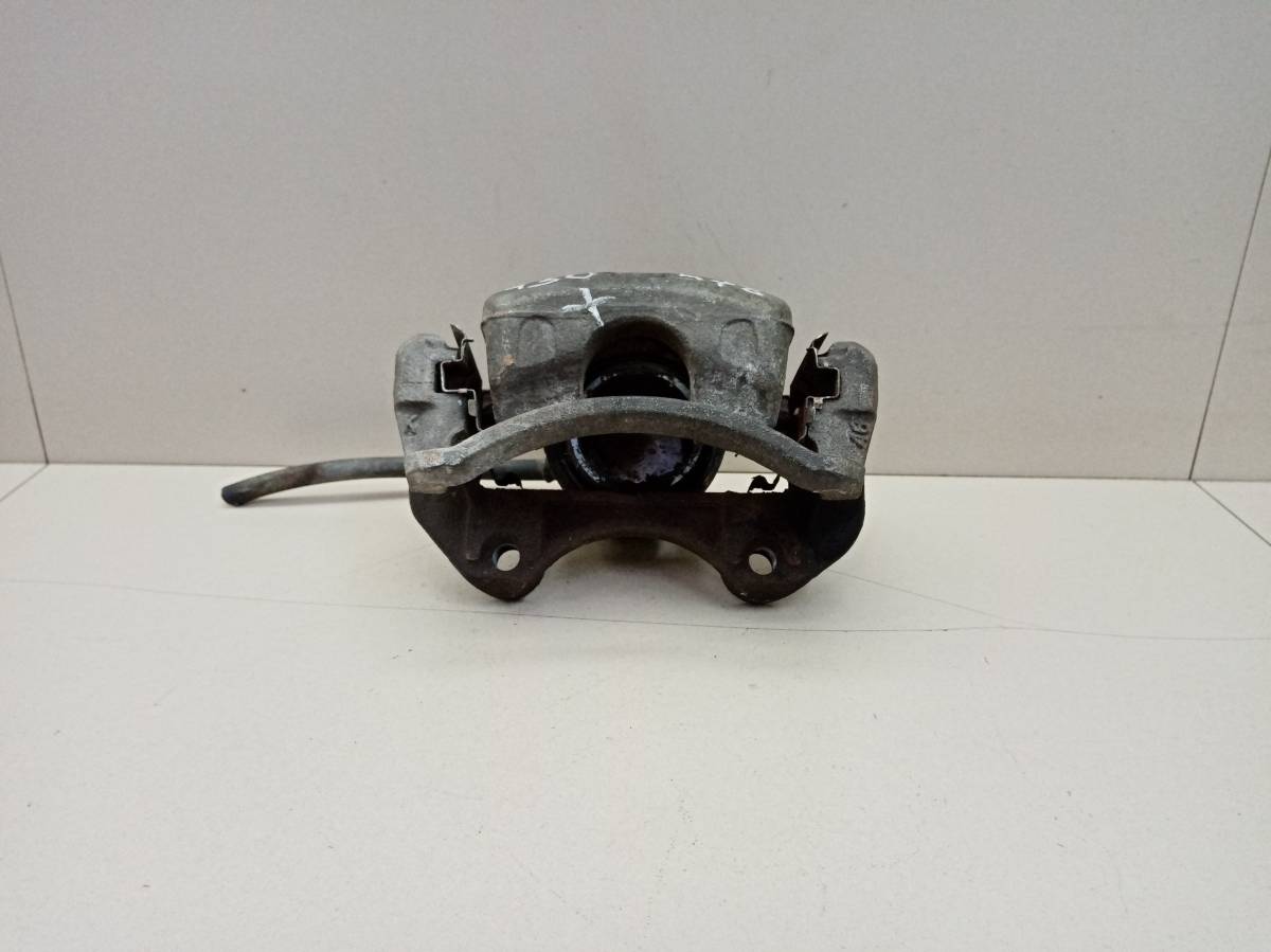 Суппорт передний правый Nissan Avenir (W10) 1990-1999