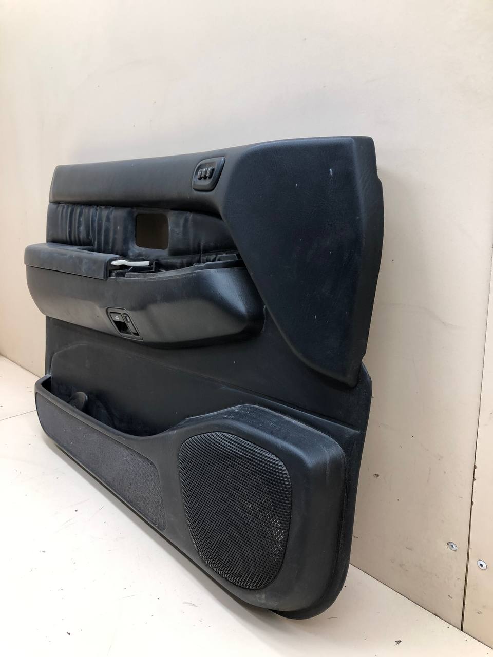 Обшивка двери передней левой Infiniti QX4 (JR50) 1996-2003г