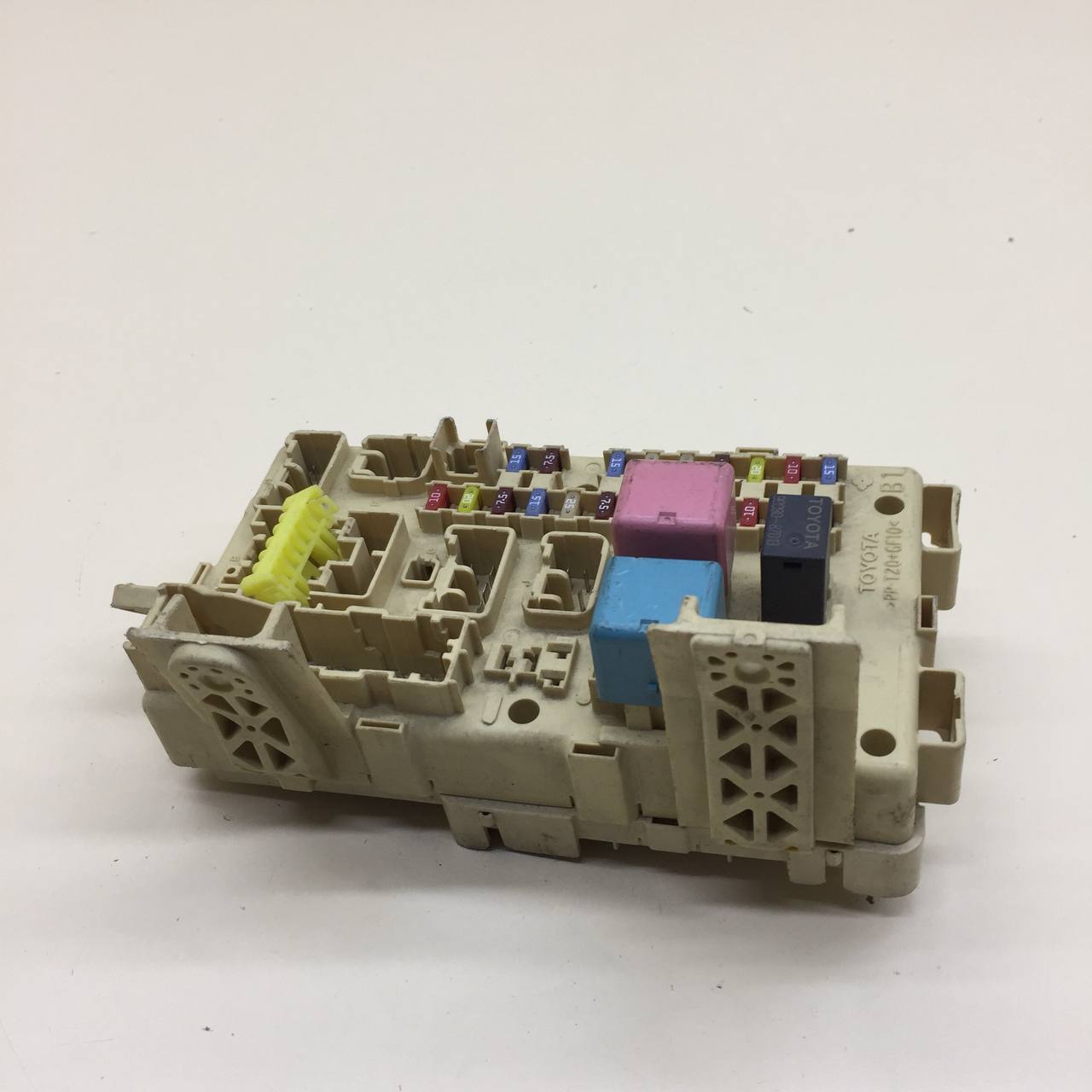 Блок предохранителей Toyota Avensis (T250) 2003-2009
