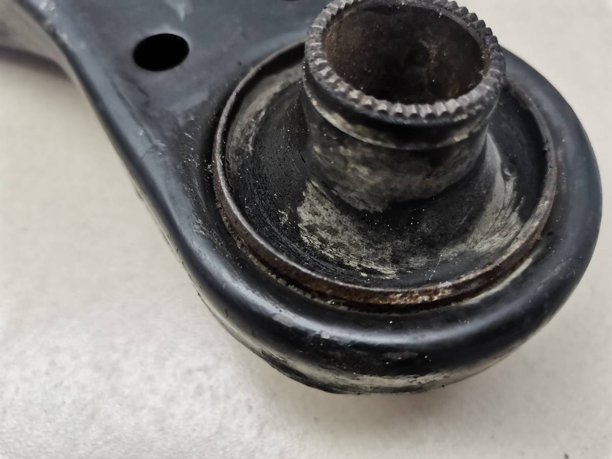 Рычаг передний нижний левый Toyota Caldina (T190) 1992-1995