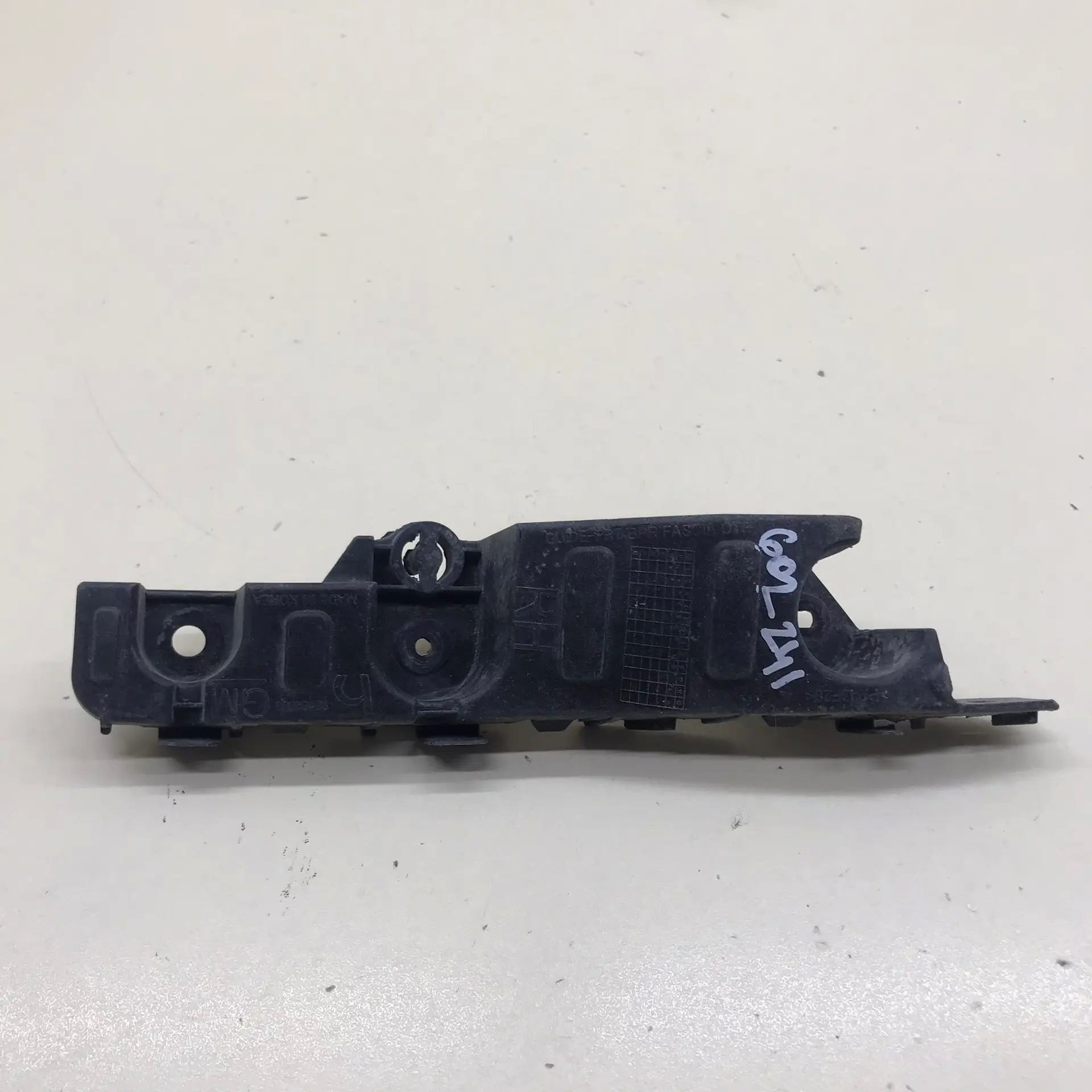 Кронштейн переднего бампера правый Chevrolet Aveo T300 2011>