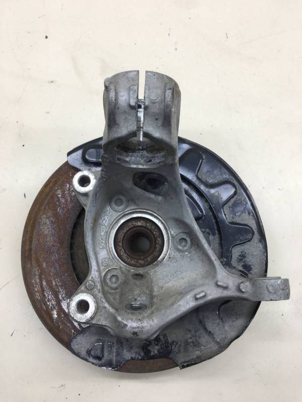 Кулак поворотный передний правый Skoda Octavia (A7) 2013>