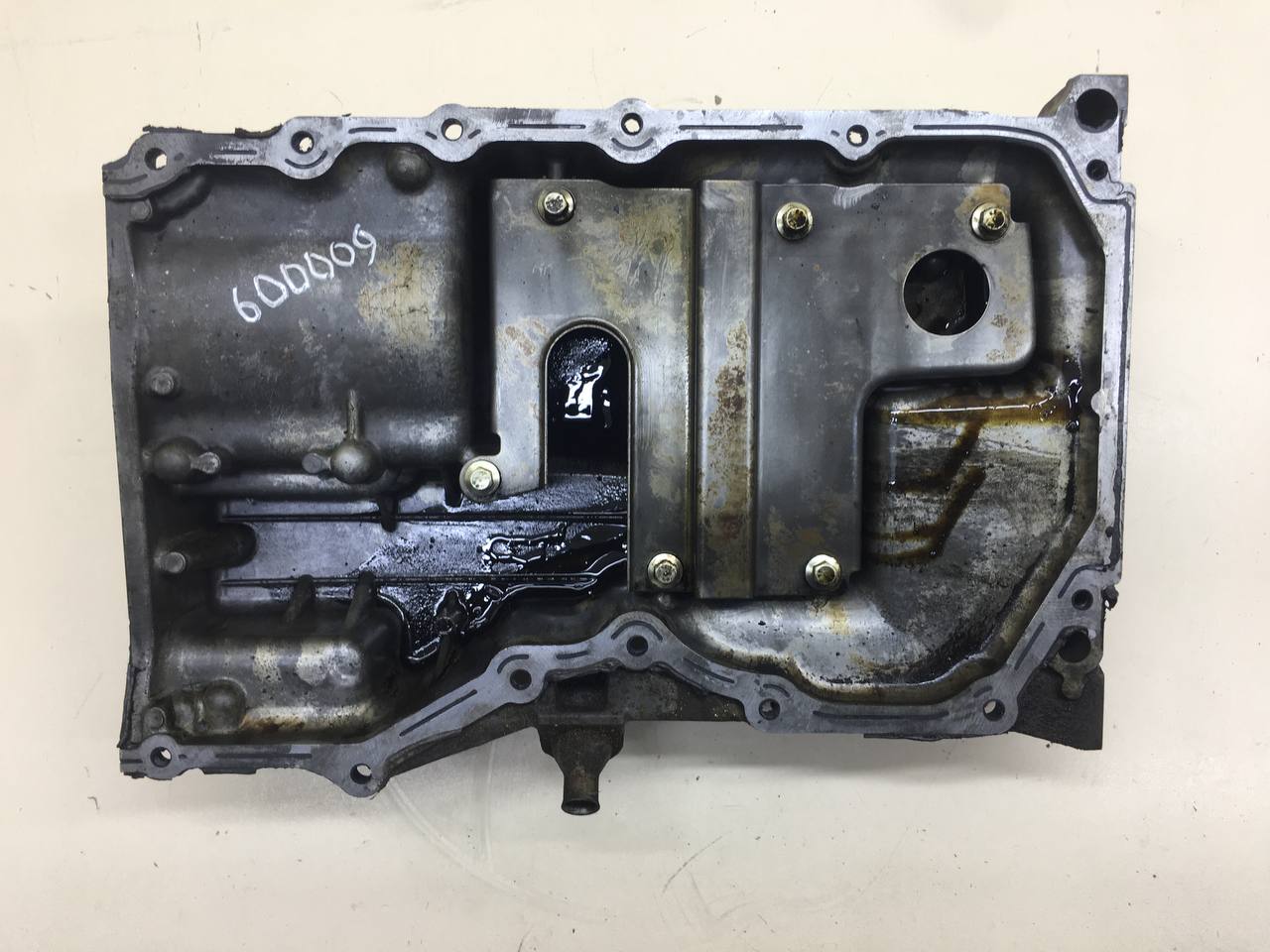 Поддон масляный двигателя Ford C-MAX 2003-2010