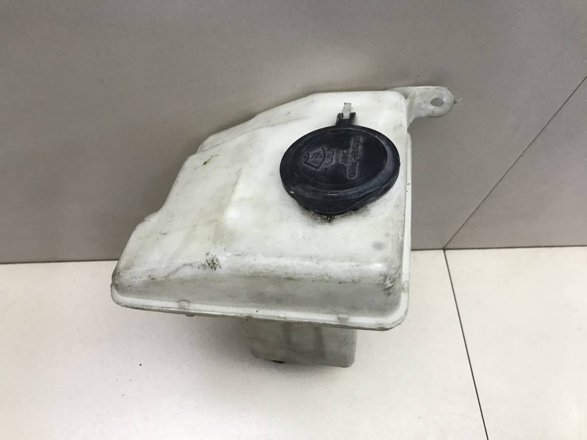 Бачок омывателя лобового стекла Toyota Ipsum (SXM10) 1996-2001