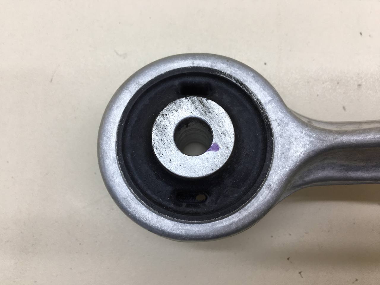 Рычаг передний верхний правый Skoda Superb 2002-2008