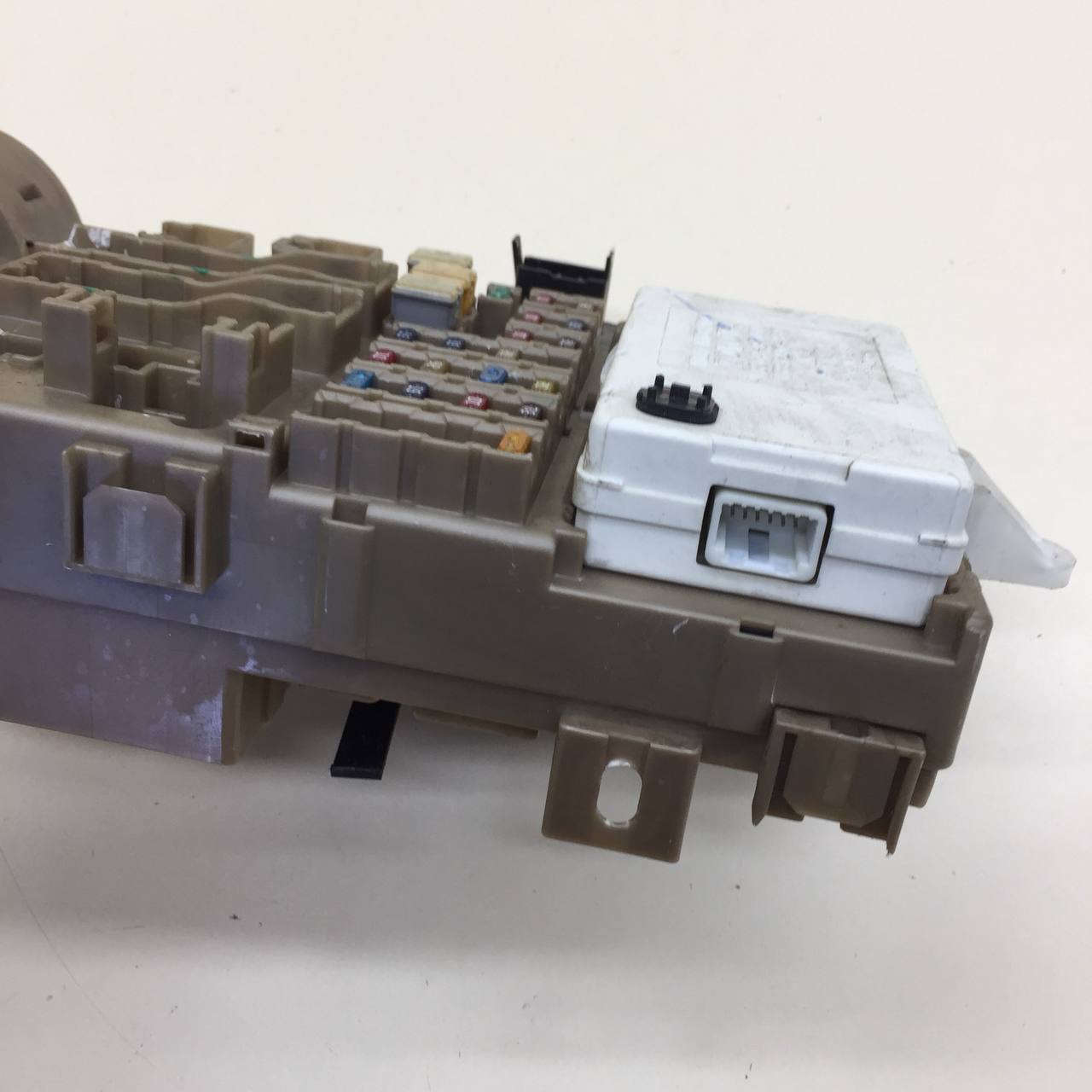 Блок предохранителей Toyota Corolla E120 2001-2007