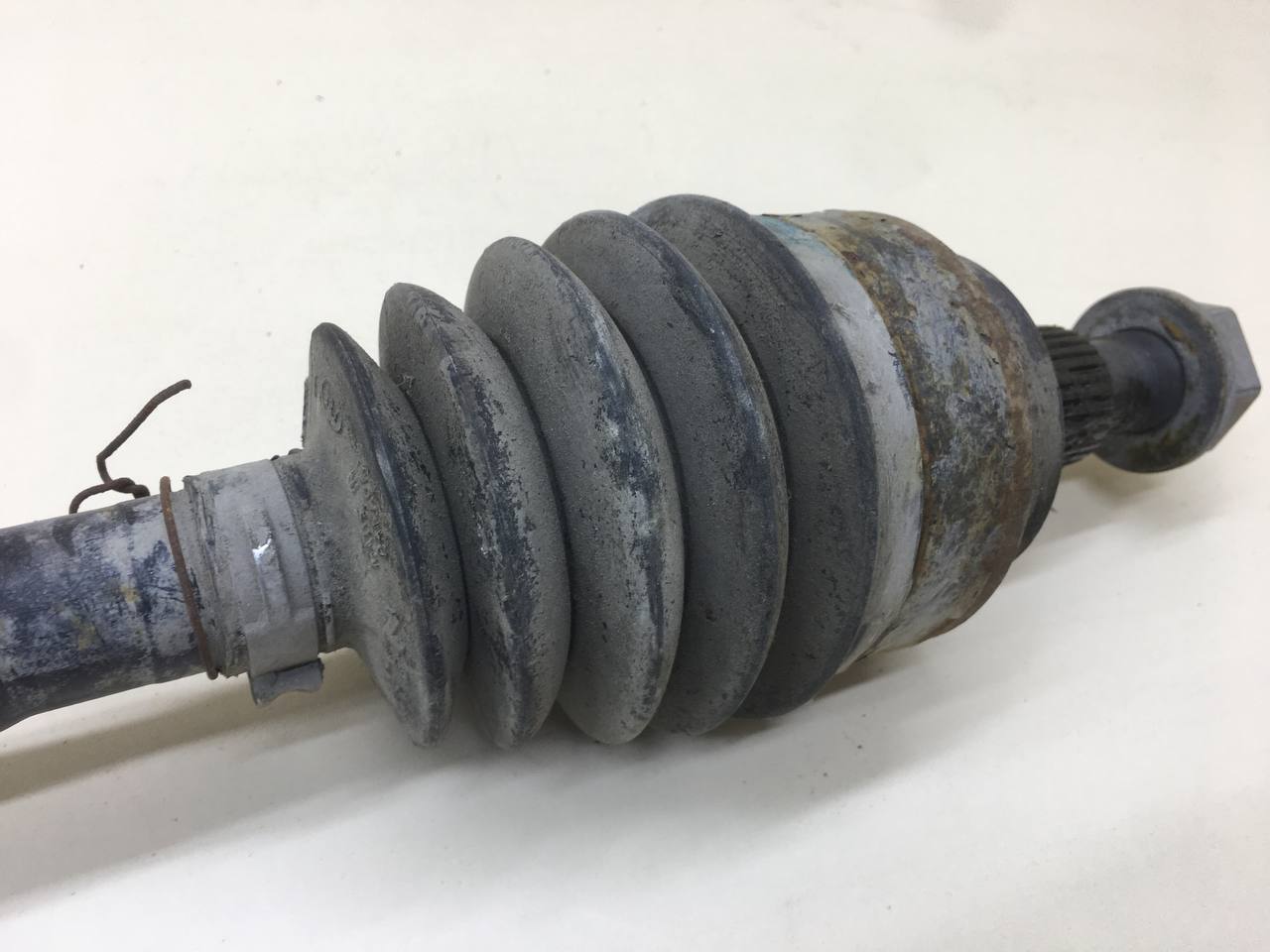 Полуось задняя левая Mercedes-Benz R-Class (W251) 2005>