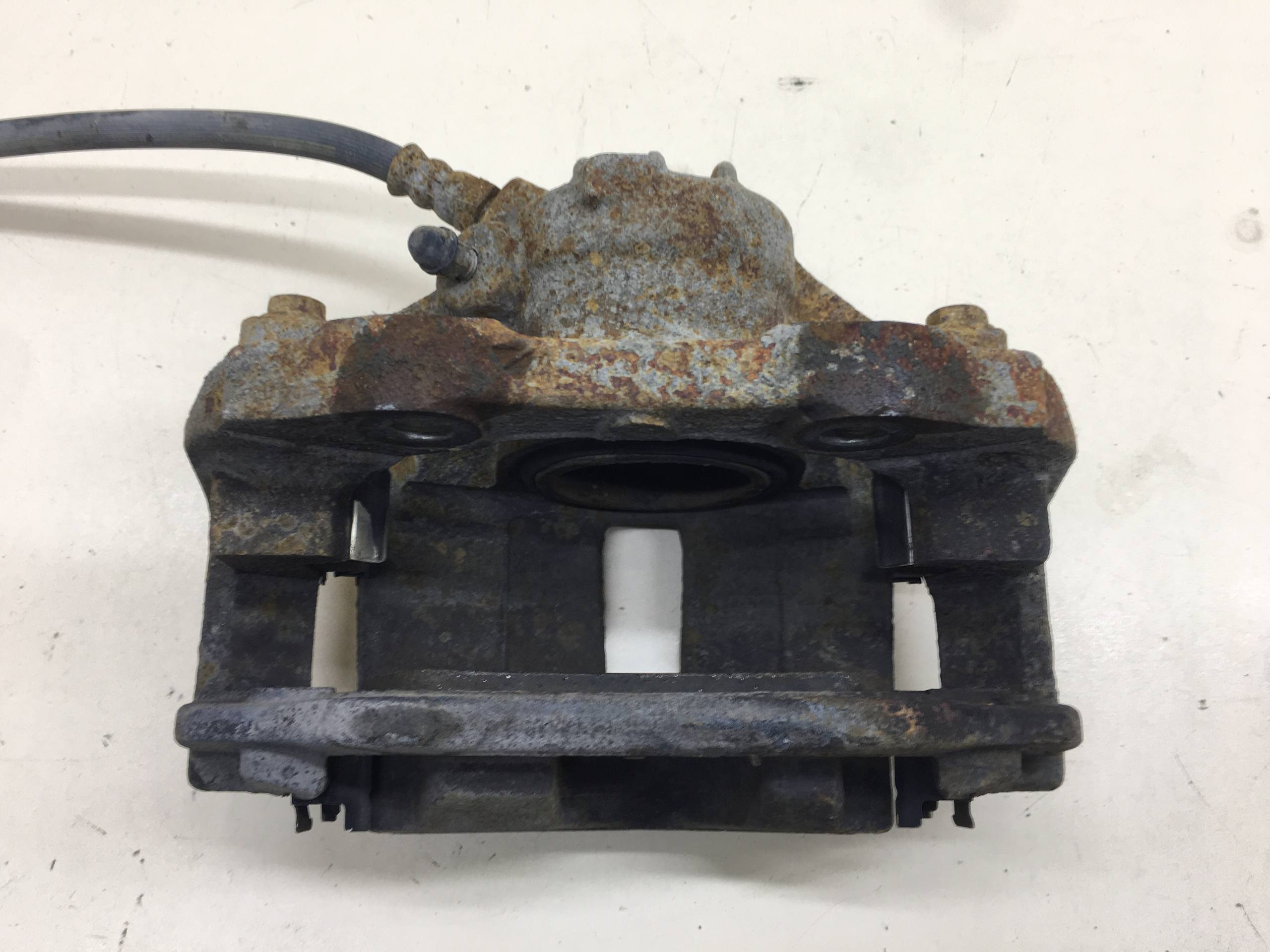 Суппорт передний левый Peugeot 208 2012>