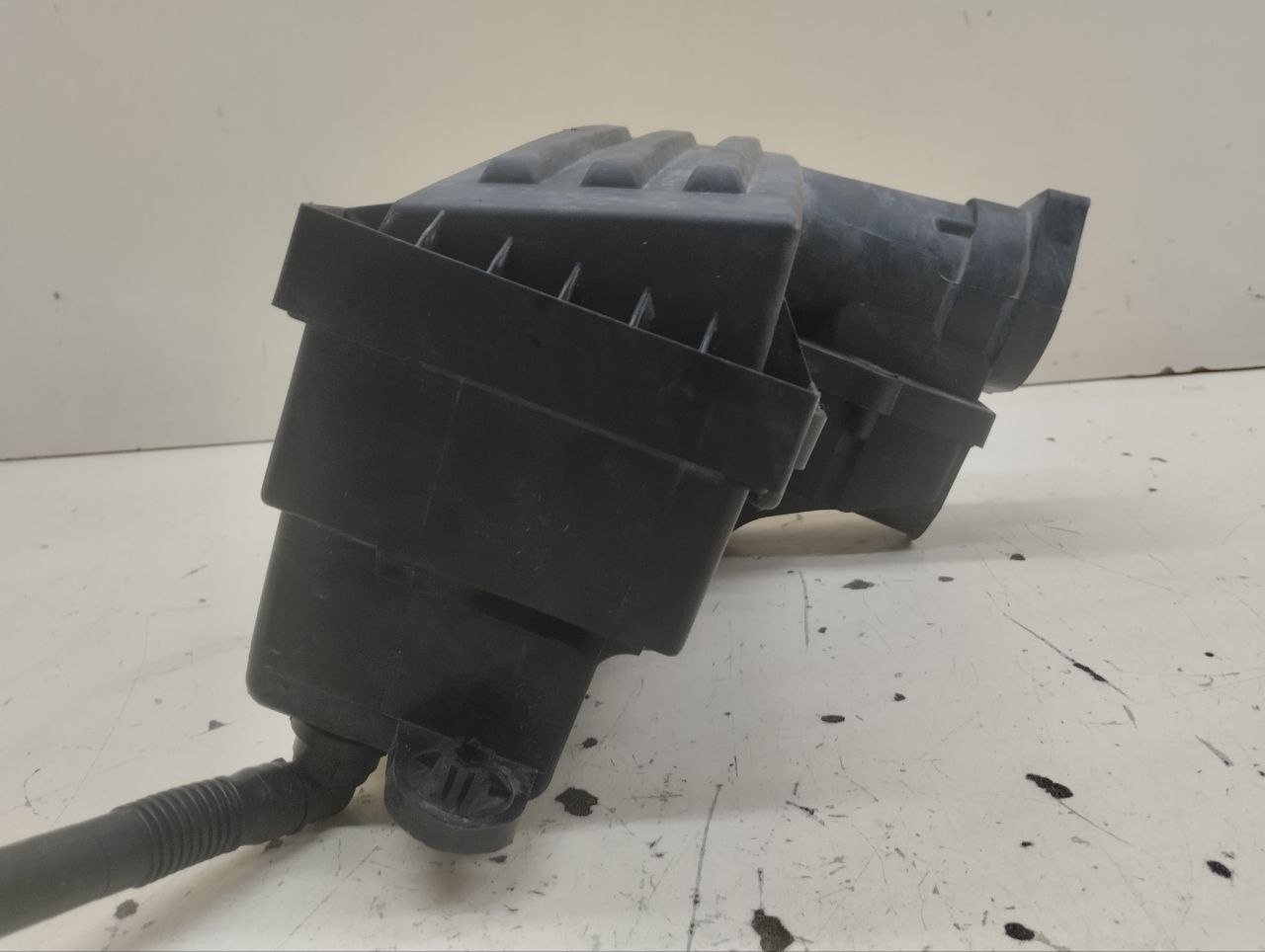 Корпус воздушного фильтра Volkswagen Passat B7 2011-2015