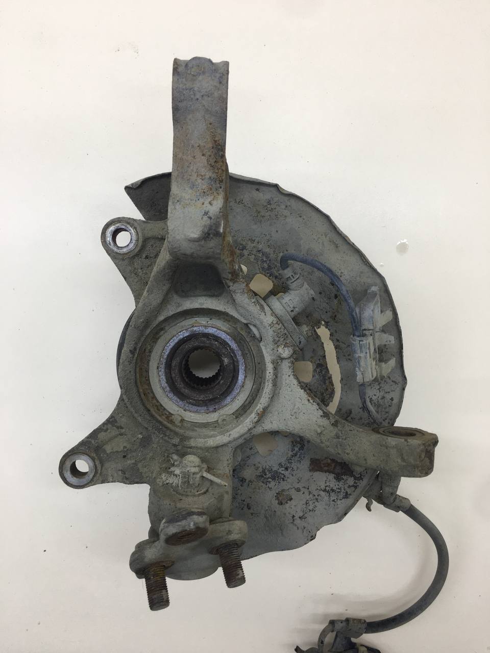 Кулак поворотный передний правый Toyota Camry (XV30) 2001-2006