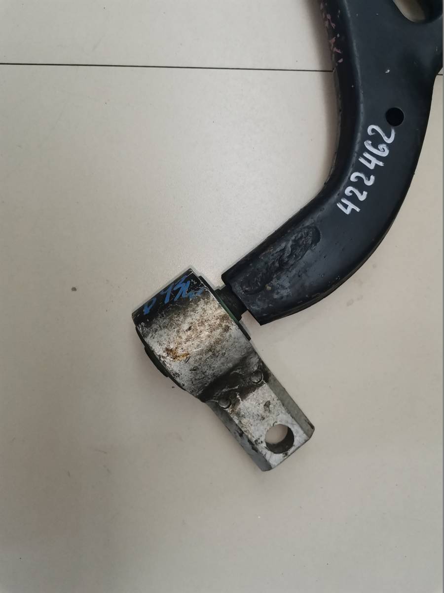 Рычаг передний левый Mazda Demio (DY) 2002-2007