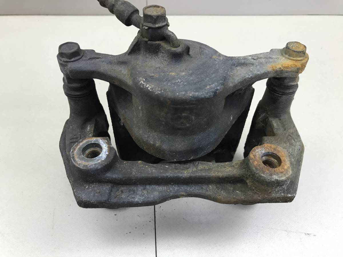 Суппорт передний правый Toyota Crown (S170) 1999-2003