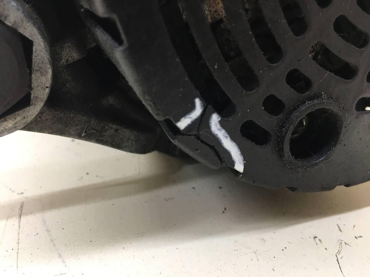 Генератор Volkswagen Passat B5 2000-2005