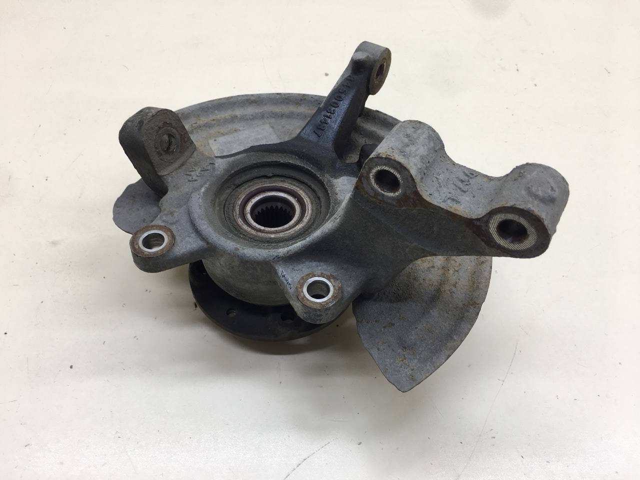 Кулак поворотный передний левый Lada Vesta 2015>