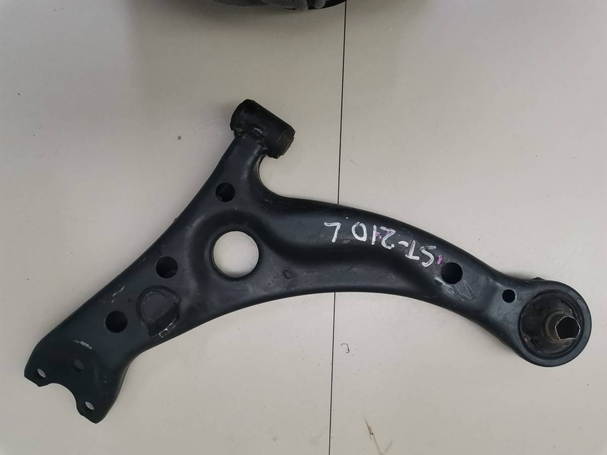 Рычаг передний левый Toyota Caldina (T190) 1992-1995