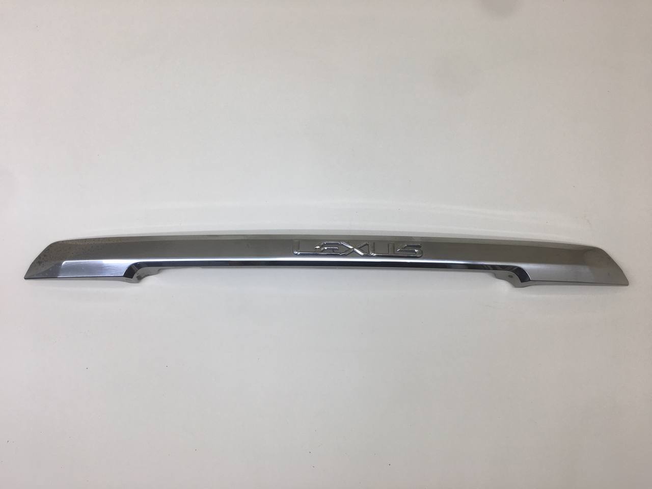 Накладка двери багажника Lexus LX450D/570 2015>