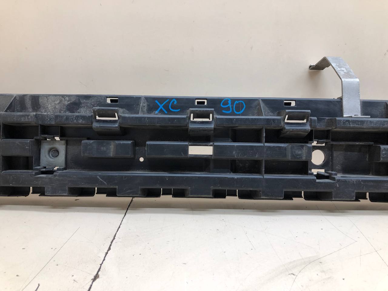 Усилитель заднего бампера Volvo XC90 2002-2015