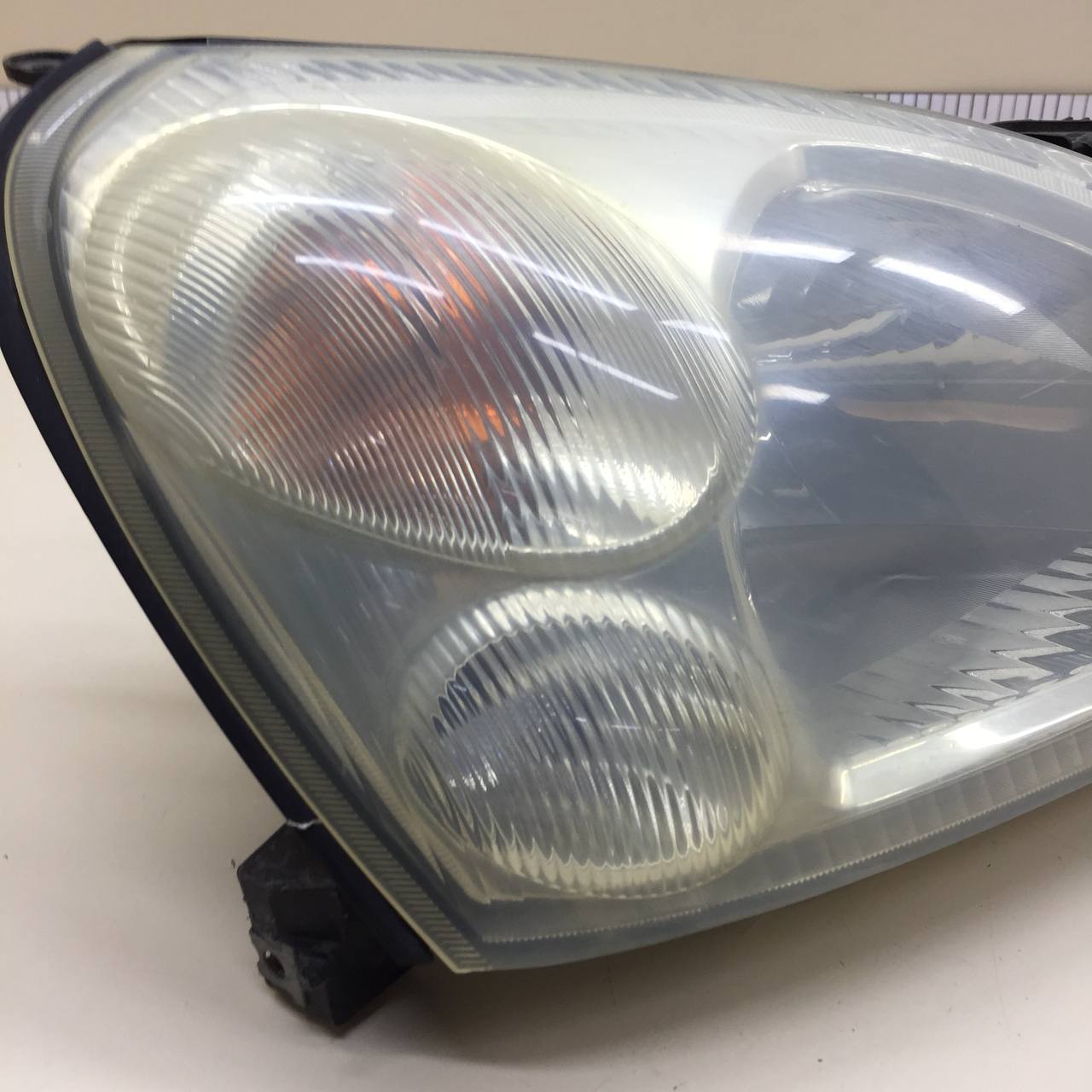 Фара правая Suzuki Liana 2001-2007