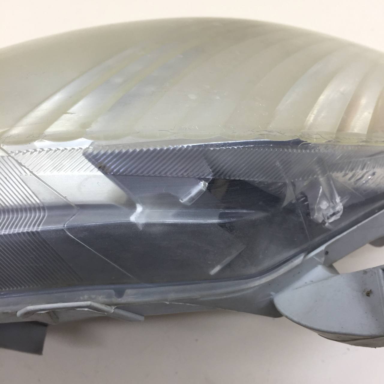 Фара левая Toyota Corolla E120 2001-2007