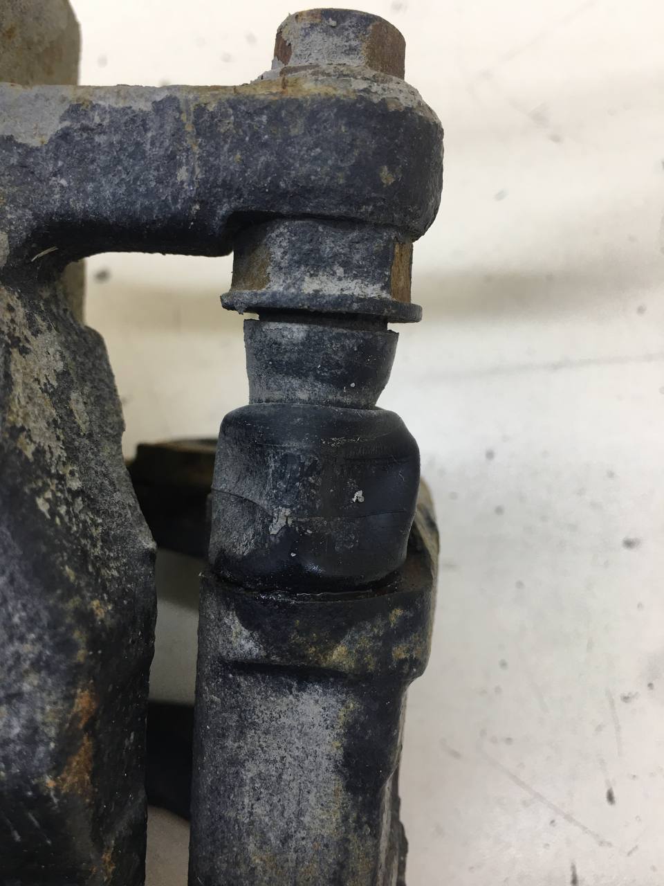 Суппорт передний правый Suzuki Grand Vitara 2005-2015