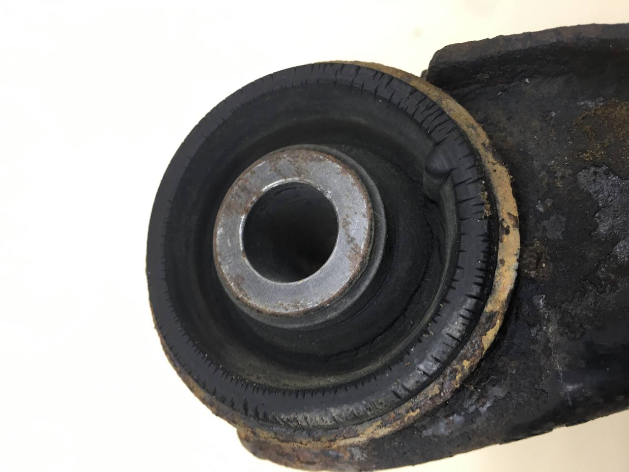 Рычаг передний верхний правый Mitsubishi L200 (KB) 2006-2016