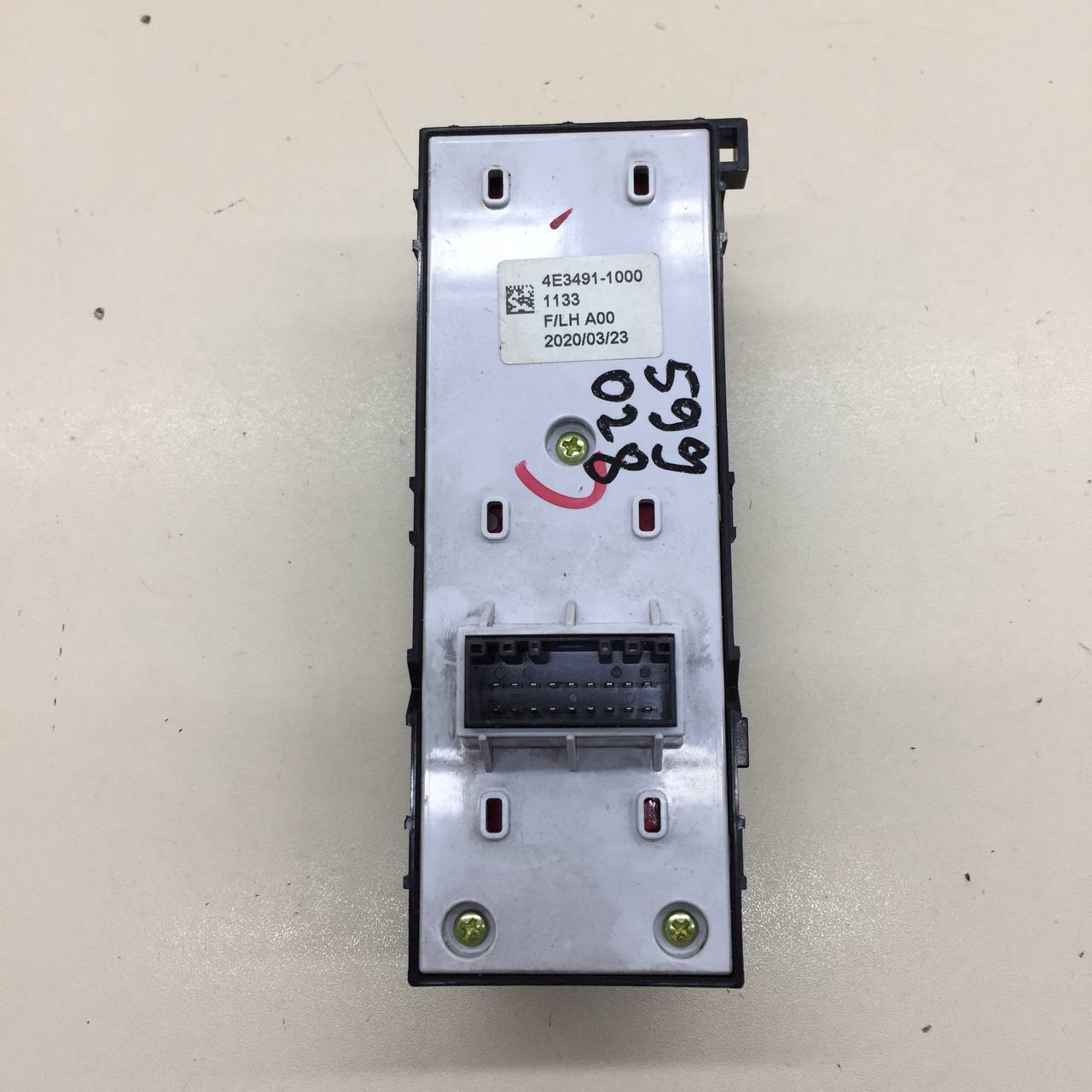 Блок управления стеклоподъемниками Kia Rio 4 (FB) 2017>