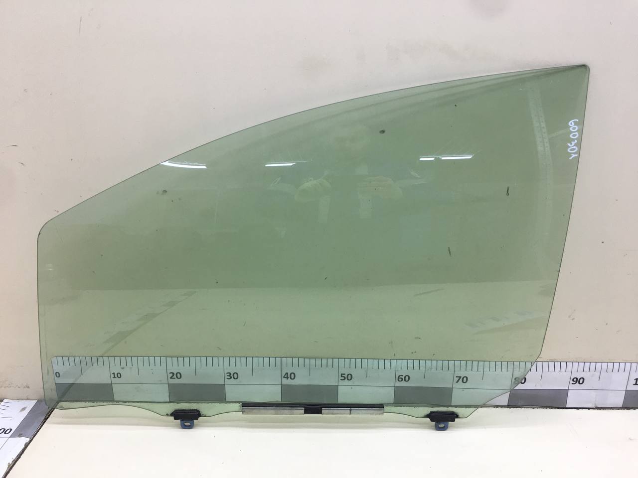 Стекло двери передней левой Toyota Auris (E150) 2006-2012