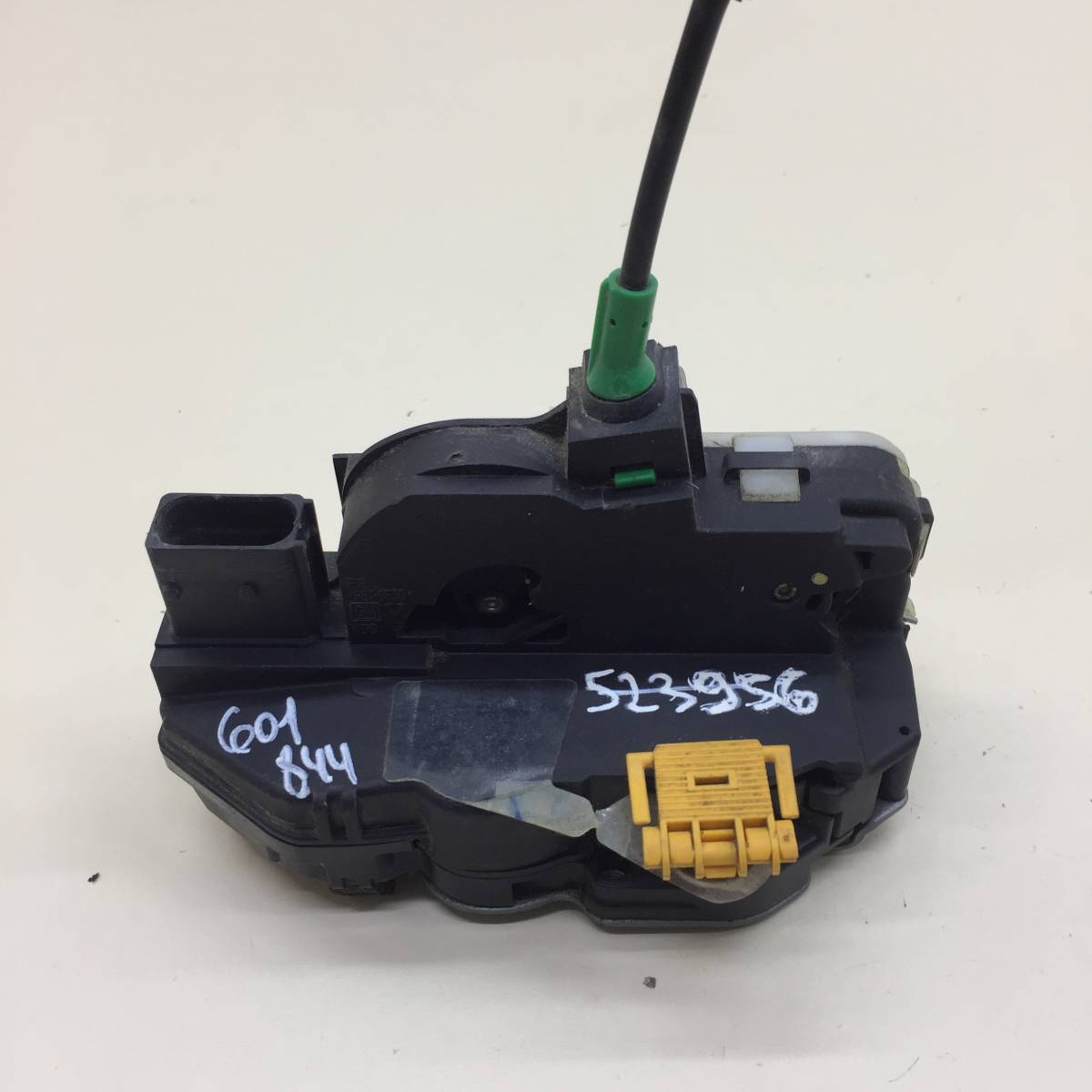 Замок двери задней правой Chevrolet Aveo T300 2011>