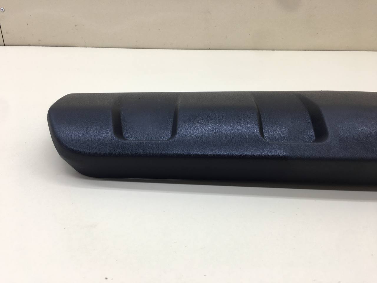 Накладка переднего бампера центральная Chevrolet Niva 2009-2020