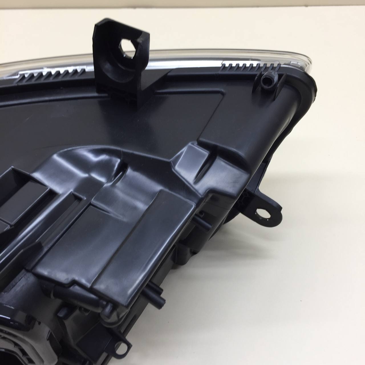 Фара правая Audi A6 (C6) 2005-2011