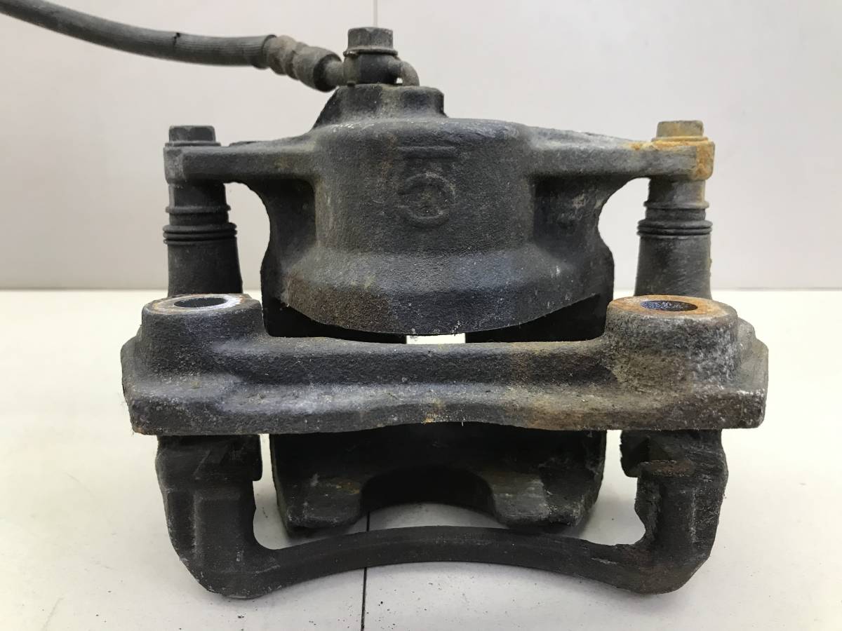 Суппорт передний правый Toyota Crown (S170) 1999-2003