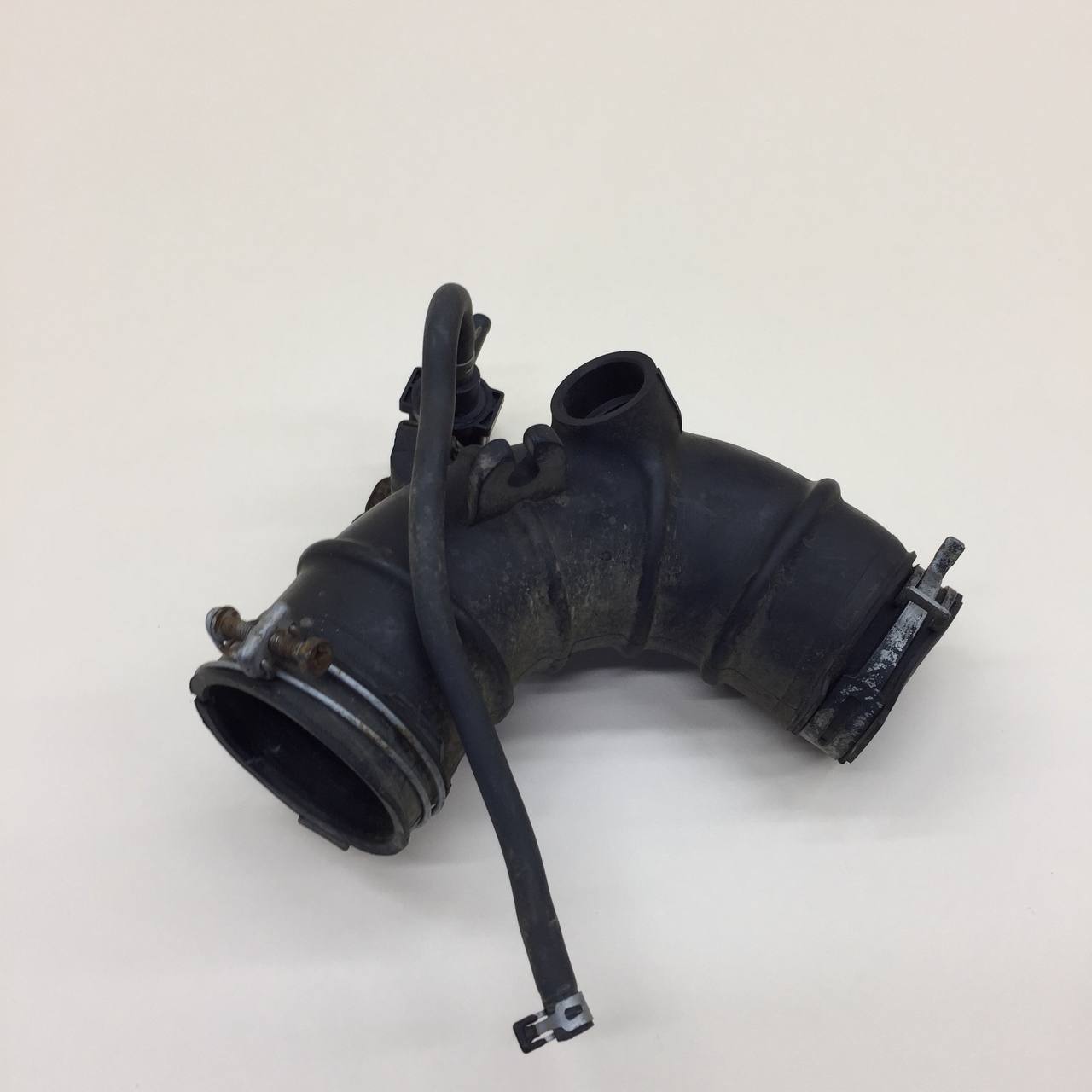 Патрубок воздушного фильтра Toyota Rav 4 (A20) 2000-2005